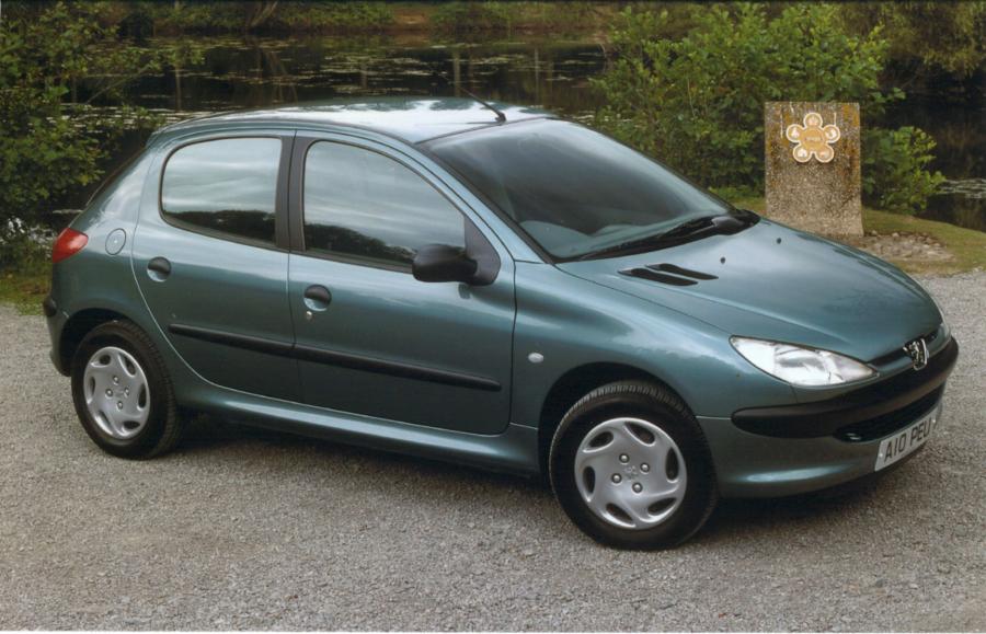  Peugeot 206 1998 года  (фото 25 из 46)